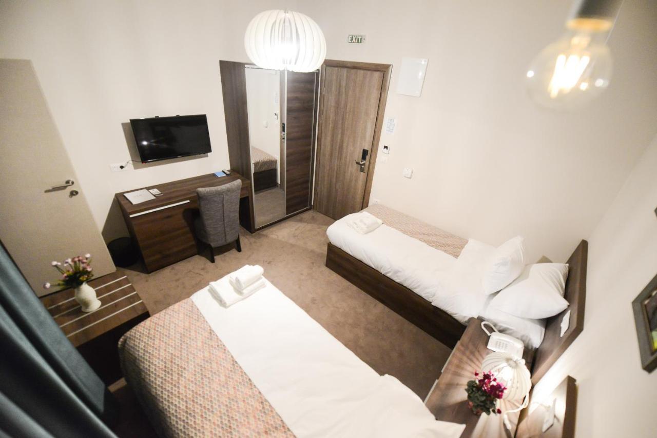 Hotel Cara 28 Skopie Habitación foto